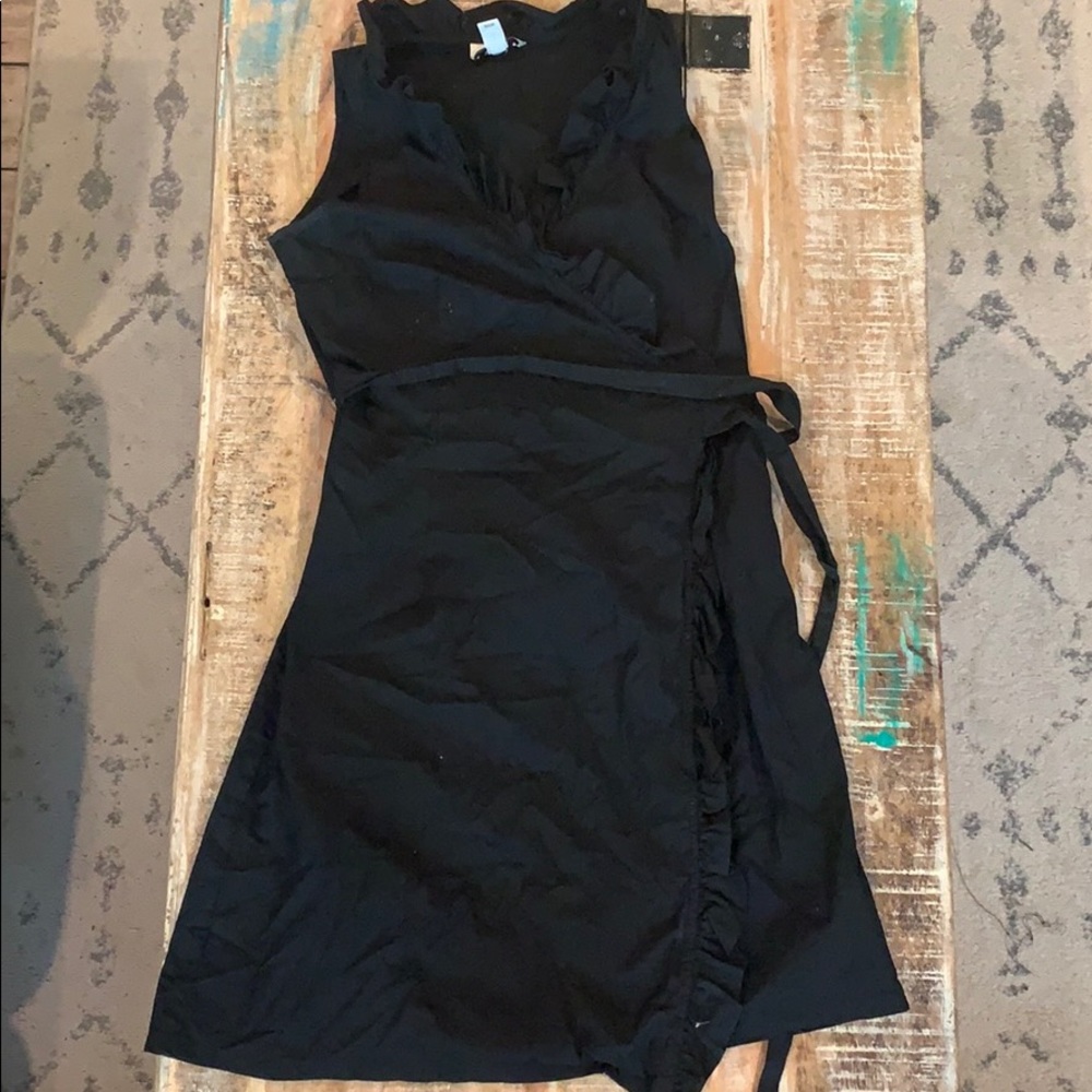 Ann Taylor loft ruffle black wrap dress size 4